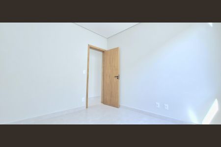 Casa à venda com 100m², 3 quartos e 2 vagas Casa à venda com 100m², 3 quartos e 2 vagasQuarto 2