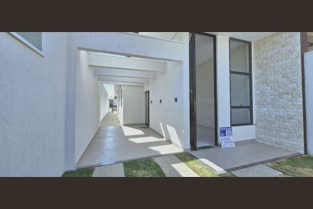 Casa à venda com 100m², 3 quartos e 2 vagas Casa à venda com 100m², 3 quartos e 2 vagasÁrea Externa