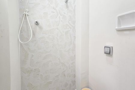 Apartamento para alugar com 70m², 2 quartos e 1 vaga Apartamento para alugar com 70m², 2 quartos e 1 vagaBanheiro da Suíte