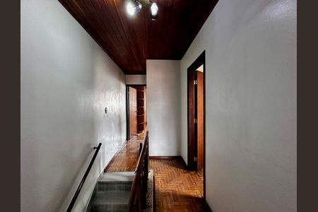 Casa à venda com 125m², 3 quartos e 2 vagas Casa à venda com 125m², 3 quartos e 2 vagasCorredor Quartos