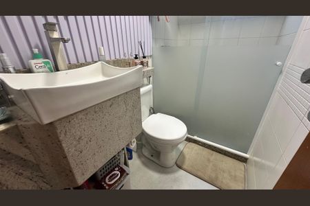 Casa de condomínio à venda com 60m², 2 quartos e 1 vagaBanheiro da Suíte