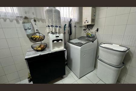 Casa de condomínio à venda com 60m², 2 quartos e 1 vagaÁrea de Serviço