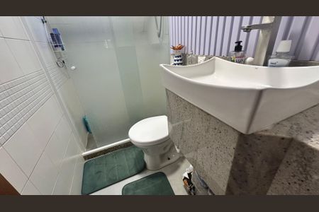 Casa de condomínio à venda com 60m², 2 quartos e 1 vagaÁrea de Serviço