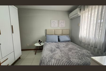 Casa de condomínio à venda com 60m², 2 quartos e 1 vagaSuíte