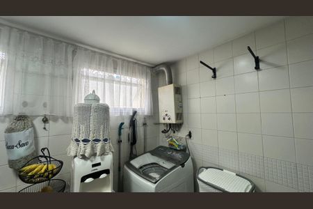 Casa de condomínio à venda com 60m², 2 quartos e 1 vagaÁrea de Serviço