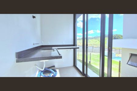 Casa de condomínio à venda com 525m², 3 quartos e 4 vagas Casa de condomínio à venda com 525m², 3 quartos e 4 vagasLavanderia