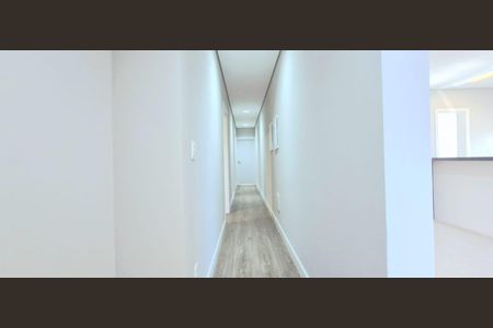 Casa de condomínio à venda com 525m², 3 quartos e 4 vagas Casa de condomínio à venda com 525m², 3 quartos e 4 vagasCorredor