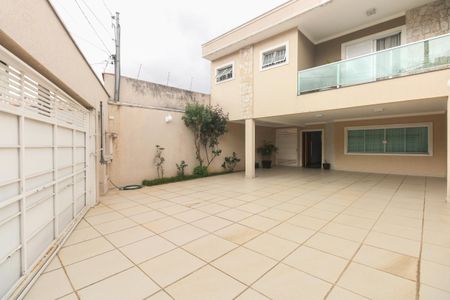Casa à venda com 320m², 4 quartos e 7 vagas Casa à venda com 320m², 4 quartos e 7 vagasGaragem