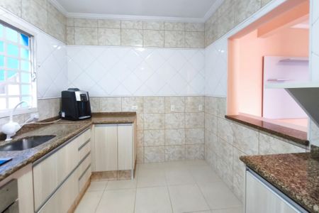 Casa à venda com 255m², 4 quartos e 2 vagas Casa à venda com 255m², 4 quartos e 2 vagasCozinha