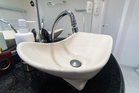 Apartamento à venda com 67m², 2 quartos e 1 vaga Apartamento à venda com 67m², 2 quartos e 1 vagaBanheiro