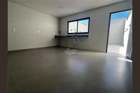 Casa à venda com 164m², 3 quartos e 4 vagas