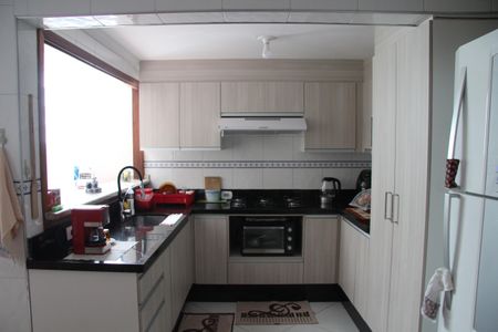 Casa para alugar com 205m², 2 quartos e 2 vagasCozinha