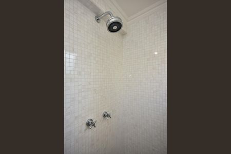 Apartamento à venda com 160m², 3 quartos e 3 vagasChuveiro do Banheiro da Suíte 2