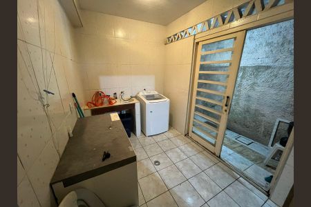 Casa à venda com 100m², 2 quartos e 1 vaga Casa à venda com 100m², 2 quartos e 1 vagaÁrea de Serviço