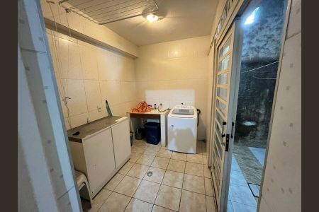 Casa à venda com 100m², 2 quartos e 1 vaga Casa à venda com 100m², 2 quartos e 1 vagaÁrea de Serviço