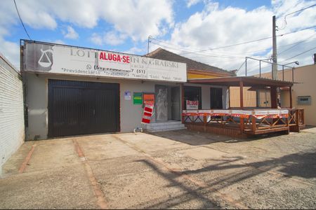 Casa para alugar com 130m², 2 quartos e 2 vagasFachada