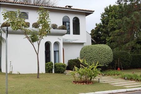 Casa à venda com 700m², 4 quartos e 4 vagas Casa à venda com 700m², 4 quartos e 4 vagasFachada