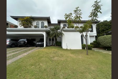 Casa à venda com 700m², 4 quartos e 4 vagas Casa à venda com 700m², 4 quartos e 4 vagasFachada