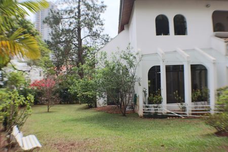 Casa à venda com 700m², 4 quartos e 4 vagas Casa à venda com 700m², 4 quartos e 4 vagasQuintal