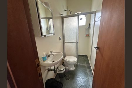 Casa à venda com 700m², 4 quartos e 4 vagas Casa à venda com 700m², 4 quartos e 4 vagasBanheiro de serviço