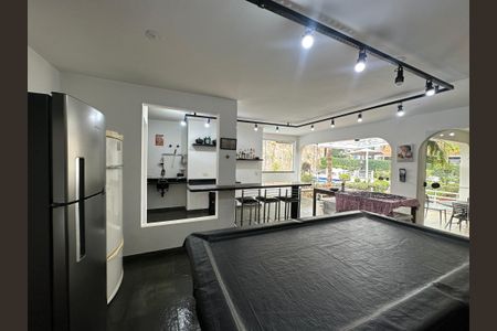 Casa à venda com 700m², 4 quartos e 4 vagas Casa à venda com 700m², 4 quartos e 4 vagasChurrasqueira