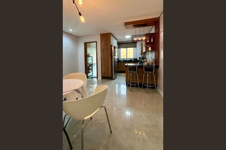 Casa à venda com 215m², 3 quartos e 4 vagas