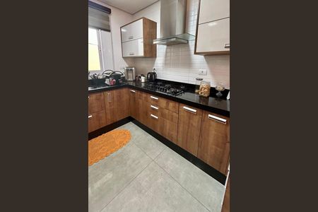 Casa à venda com 215m², 3 quartos e 4 vagas