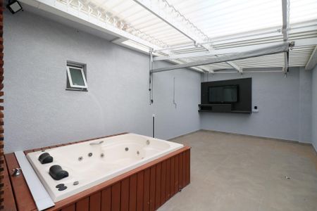 Apartamento à venda com 160m², 2 quartos e 3 vagas Apartamento à venda com 160m², 2 quartos e 3 vagasTerraço