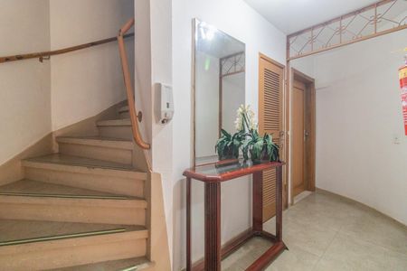Apartamento à venda com 100m², 2 quartos e 1 vaga Apartamento à venda com 100m², 2 quartos e 1 vagaHall social