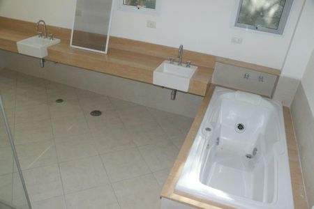 Casa à venda com 258m², 4 quartos e 2 vagas