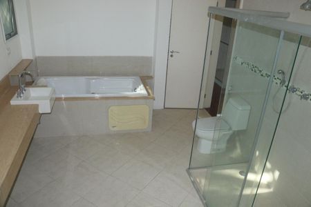 Casa à venda com 258m², 4 quartos e 2 vagas