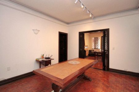 Casa à venda com 350m², 4 quartos e 4 vagas