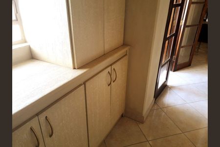 Casa à venda com 260m², 2 quartos e 4 vagas