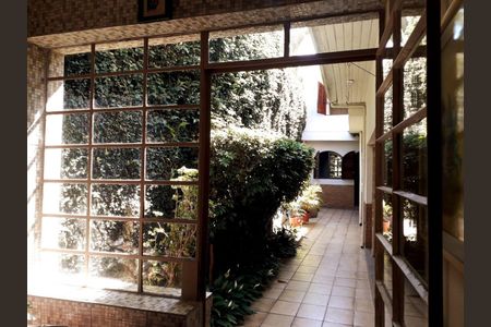 Casa à venda com 260m², 2 quartos e 4 vagas