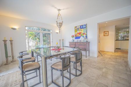 Casa à venda com 3 quartos, 350m² em Pacaembu, São Paulo