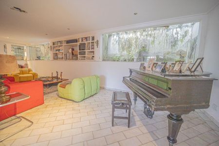 Casa à venda com 3 quartos, 350m² em Pacaembu, São Paulo