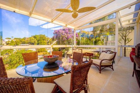 Casa à venda com 300m², 3 quartos e 6 vagas