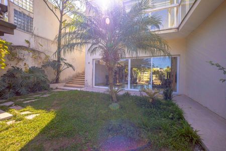 Casa à venda com 300m², 3 quartos e 6 vagas