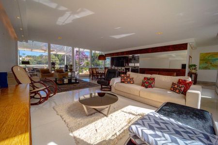 Casa à venda com 300m², 3 quartos e 6 vagas