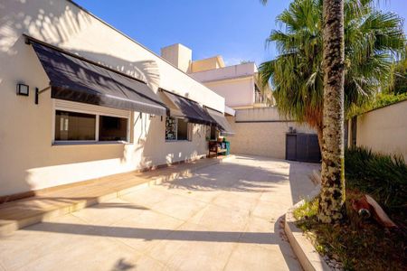 Casa à venda com 300m², 3 quartos e 6 vagas