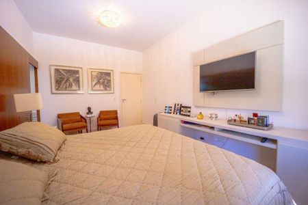Casa à venda com 300m², 3 quartos e 6 vagas