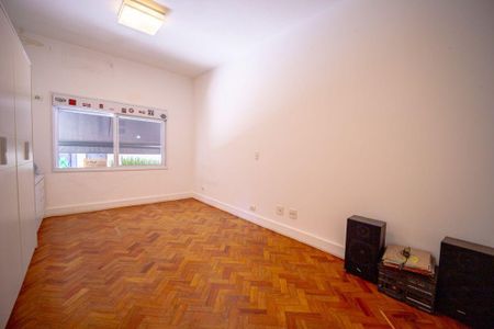 Casa à venda com 300m², 3 quartos e 6 vagas