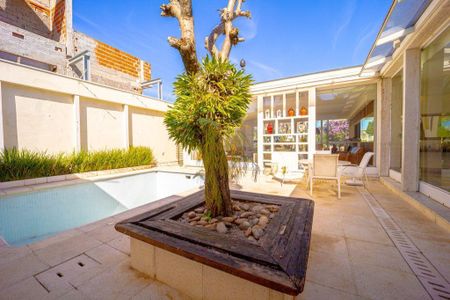 Casa à venda com 300m², 3 quartos e 6 vagas
