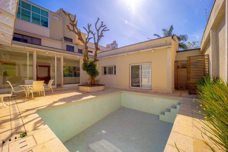 Casa à venda com 300m², 3 quartos e 6 vagas