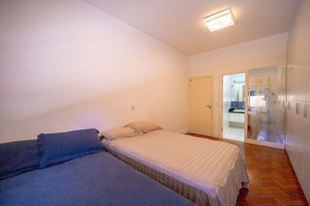 Casa à venda com 300m², 3 quartos e 6 vagas