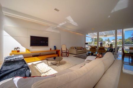 Casa à venda com 300m², 3 quartos e 6 vagas
