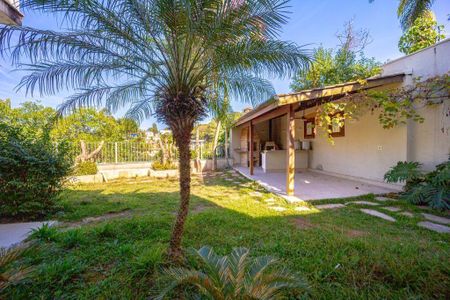 Casa à venda com 300m², 3 quartos e 6 vagas