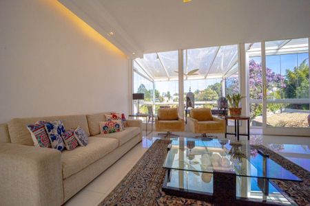 Casa à venda com 300m², 3 quartos e 6 vagas