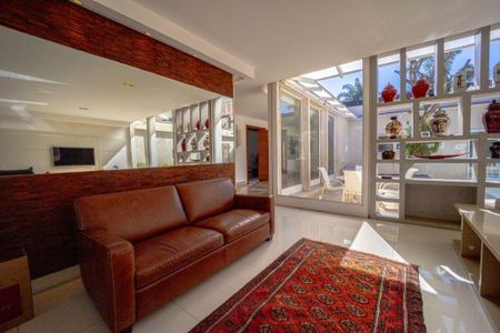 Casa à venda com 300m², 3 quartos e 6 vagas