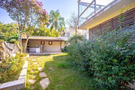Casa à venda com 300m², 3 quartos e 6 vagas